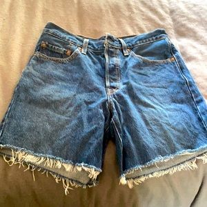 Levi premium mid length shorts